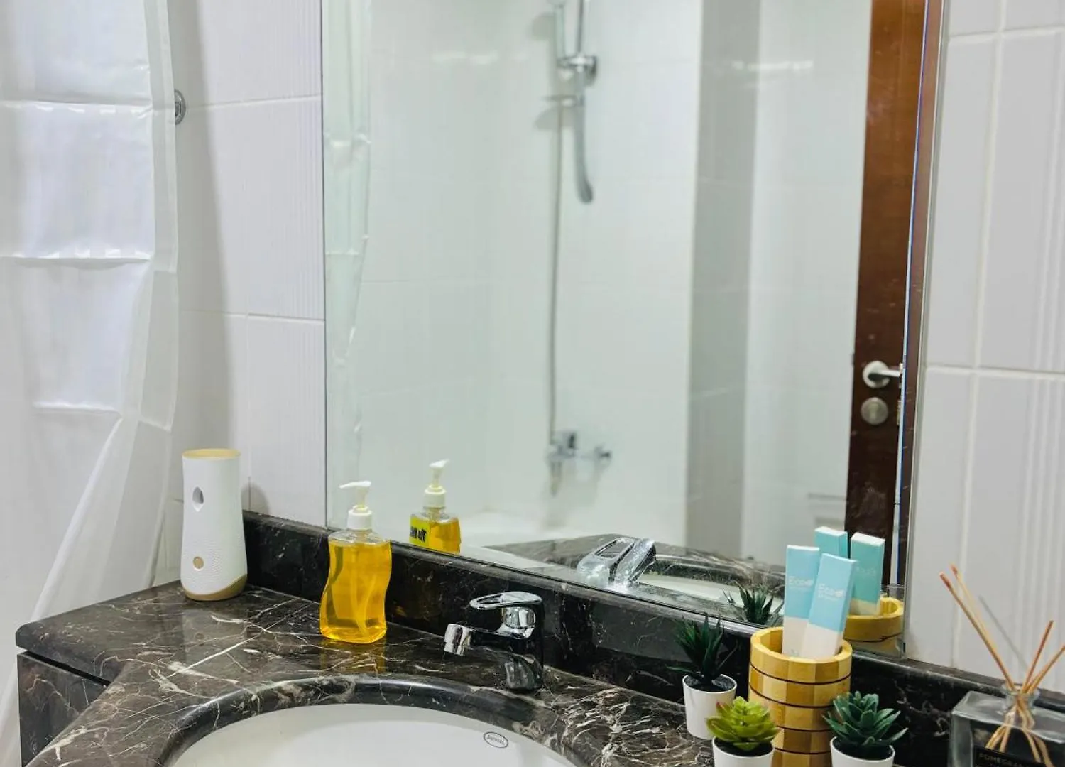 Stunning Studio With Rooftop Pool, Balcony & Gym Dubaj 0*,