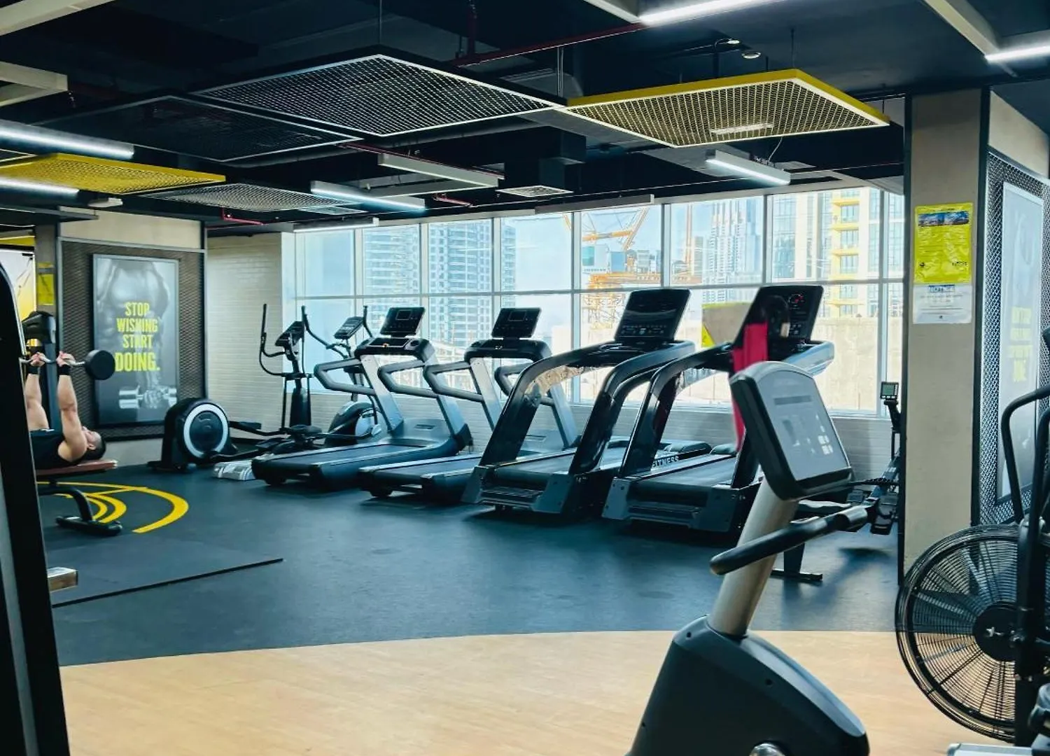 Stunning Studio With Rooftop Pool, Balcony & Gym Dubai